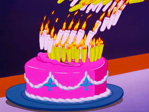 На этой анимированной гифке: торт, день рождения, Скачайте гиф с днем рожде...