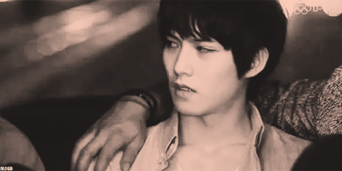Lee gif. Чжон хён гифы. Mark Lee гиф. Чен Джи Хен гифы. Ликхен гифки.