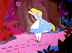 Альтушка алиса анимация. Алиса в стране чудес гифка. Алиса в стране чудес плачет гиф. Гифка поклон Алиса в стране чудес. Алиса в стране чудес плачет гифка.