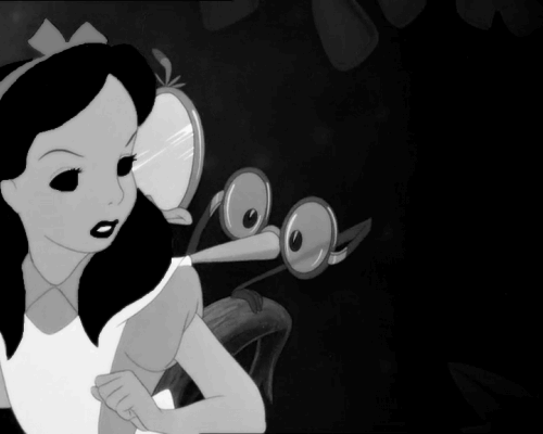 Альтушка алиса анимация. Алиса в стране чудес темный Дисней. Старые персонажи Диснея черно белые.