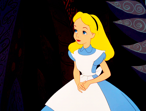 Альтушка алиса анимация. Алиса в стране чудес книксен. Алиса Реверанс. Алиса в стране чудес Дисней. Принцесса Дисней Алиса Алиса.
