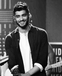 1d Zayn Jumping Zayn Malik Funny Face Gif Find On Gifer