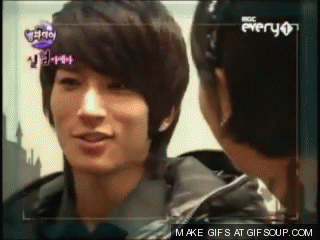 Lee gif. Кевен плачет кисоп обнимает.