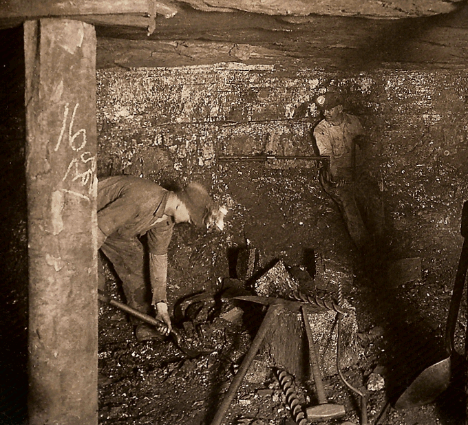 Mining miners digging GIF on GIFER - by Perikelv