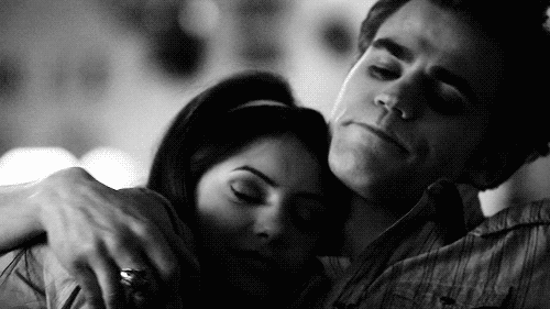 Hug gif. Stelena hug. Hugs гиф. Гиф илтимос. Ien ГИВ.