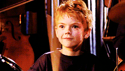 Gif Love Actually Thomas Brodie Sangster Thomas Sangster Animated Gif On Gifer By Mnenaya