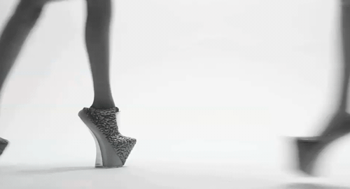 Gif heels. Ножки на каблуках. на каблуках gif. женские туфли gif. походка на каблуках gif.