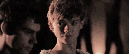 Gif Love Actually Le Labyrinthe Thomas Brodie Sangster Animated Gif On Gifer By Nightblade