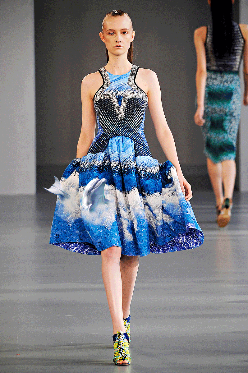 оушен мода. мода на море. одежда с пайетками подиум. мода океан. Ocean мода.