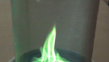 Зеленое пламя. Зеленый огонь гиф. Зеленое пламя гиф. Зеленое пламя при горении.