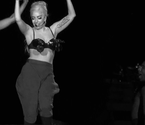Леди гага танцует. Леди Гага танец. Леди Гага гифки. Сэм Браун певица. Алехандро леди Гага гифка.