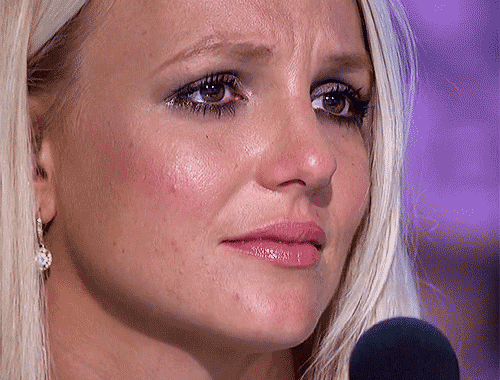 Гифки знаменитости. Бритни Спирс с голубыми глазами. Плачущая Бритни Спирс. Бритни Спирс плачет. Бритни Спирс синие линзы 2007.