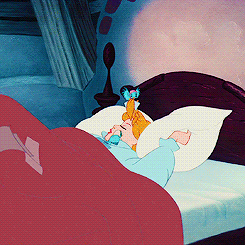 Дисней утром. Принцесса в постели. Принцесса проснулась. Золушка просыпается.