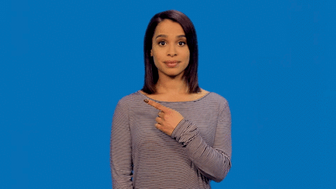 Гифка плюет через плечо. Трясутся плечи. Кивает gif. Трясутся плечи. Кэти оуэн.