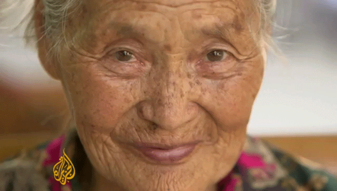 Фото крупно бабушек. Старая женщина. Медленное старение.