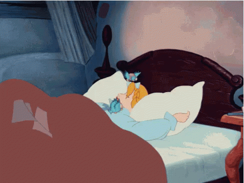 Мешает спать принцессам. Сон мультипликация. Сон гифки. Спать gif.