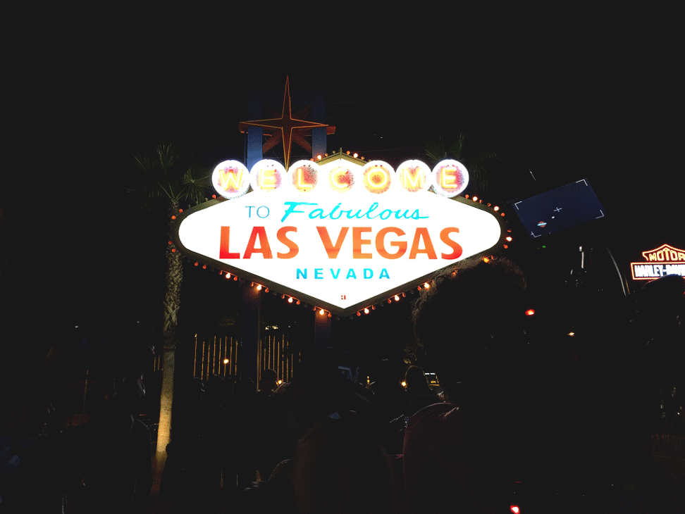 Vegas animation. Лас Вегас гиф. Лас Вегас гиф ночной. Неон Лас Вегас гиф. Вегас гифка казино.