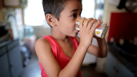 O consumo de cálcio na infância é muito importante para um crescimento saudável.