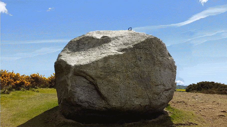 Камень из бегущей воды. Каменная глыба. Сказочный камень. Летающие камни. Камень gif.