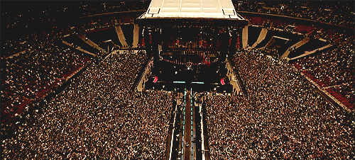 Стадион уэмбли 1986. Фредди Уэмбли 1986. Foo Fighters на Уэмбли. Live at Wembley Stadium Queen. Wembley концерт 1988 Мандела.