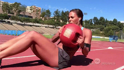 Спортсменки гиф. Крупные спортсменки gif. Горячие спортсмены гиф. Большая грудь в спортзале gif. Девушка отжимается гиф.