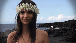 Emily Ratajkowski Gifs