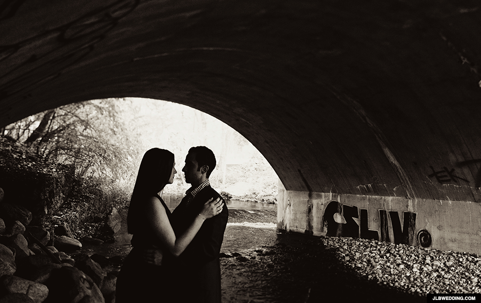 Поцелуй под мостом. Любовь под мостом. Свидание под мостом. Animated photo