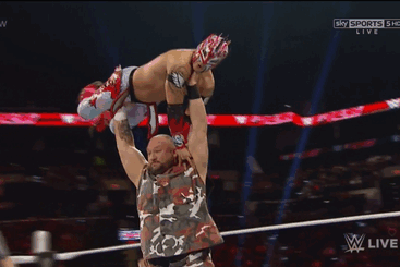 Raw gif. Wrestler holde позорное. Gif WWE Raw.