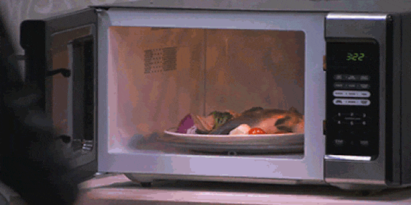 Микроволновая печь Bimatek w 2117. Микроволновка с едой. Микроволновая печь анимация. Микроволновая печь гиф. Микроволновая печь сгорела