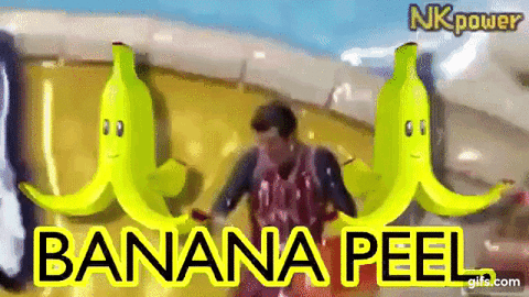 Банан чистит кожура гифка.