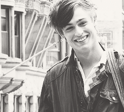 Douglas booth GIF - Encontrar en GIFER, image size:245x221