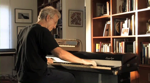 He can the piano. Синтезатор Рэя Манзарека. Гиф Документалки.