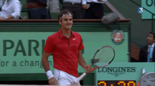 Roger Federer celebrando un punto en el Roland Garros