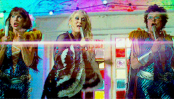 Di Julie Walters Christine Baranski Gif Find On Gifer