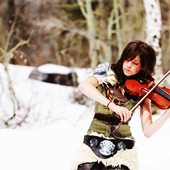 Линдси Стирлинг. Девушка со скрипкой во льдах. Скрипач анимация. Танцующая Линдси Стирлинг. Скрипка во льдах