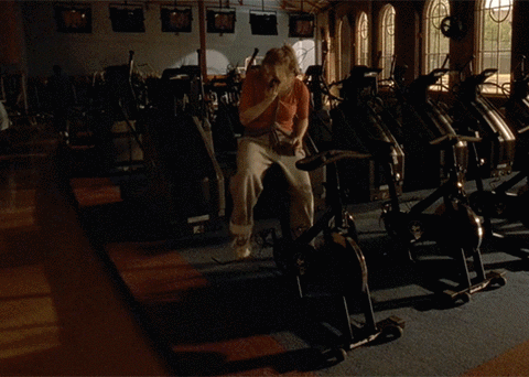 Spinning gif. Бриджит Джонс в спортзале. Бриджит Джонс на тренажере. Бриджит Джонс спорт. Бриджит Джонс велосипед.