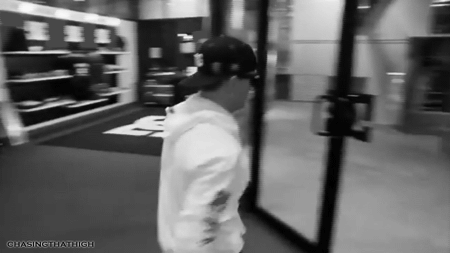 Rob Dyrdek Walks Through Glass Door Is Fake Video Videos Metatube