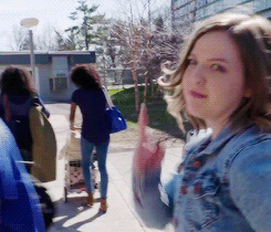 Phoebe frady heroes reborn aislinn paul GIF - Encontrar em GIFER
