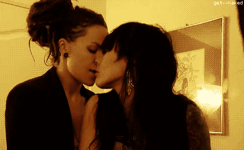 Lesbians Making Out Gifs Lesbians Making Out Gifs