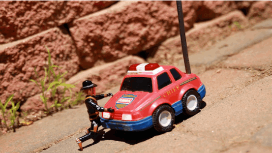 Auto shooting. Игрушечные машинки ДТП. Игрушка "Полицейская машина". Машинки игрушки гиф. Фук машина