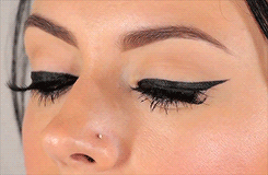 Eyeliner GIF - Find on GIFER