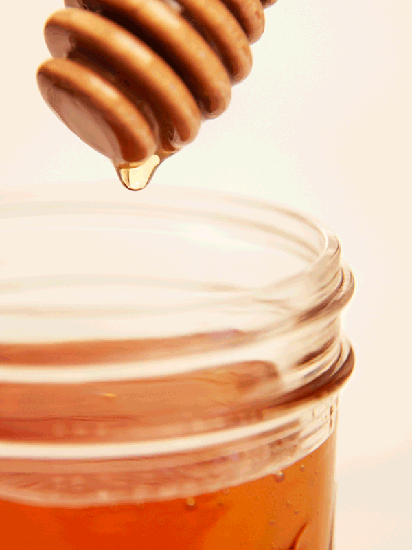 Honey flows very slowly when its poured, meaning
it's highly viscous.