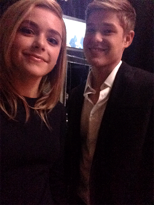 Kiernan shipka flowers in the attic GIF Find on GIFER