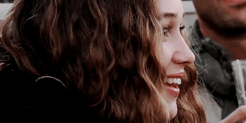Алисия кейт. Alycia debnam carey гиф. алисия дебнем-керри гиф. алисия кейт гиф.