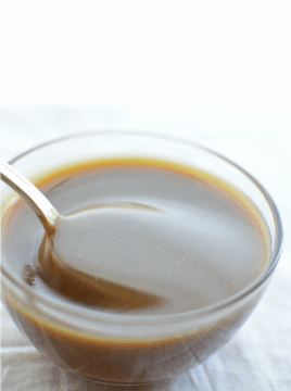 Animation sauce. Соус гифка. Гифки с соусом. Пакетированные соусы гиф. Сырный соус gif.