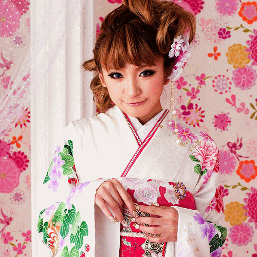 Кимоно Гейл. Японская девушка в кимоно gif. Кимоно Торичан. Под кимоно. Chan japan