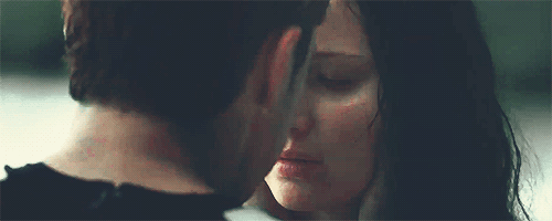 hunger games gale and katniss kiss
