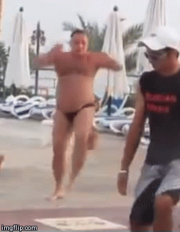 Почему трясет мужчину. Толстый танцует. Толстяк танцует. Толстый Танцующий мужик. Мужчина танцует на пляже.