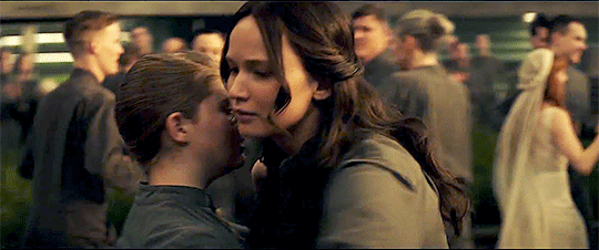 katniss and gale kiss gif