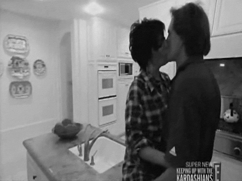 Makeout bathroom curly shorts